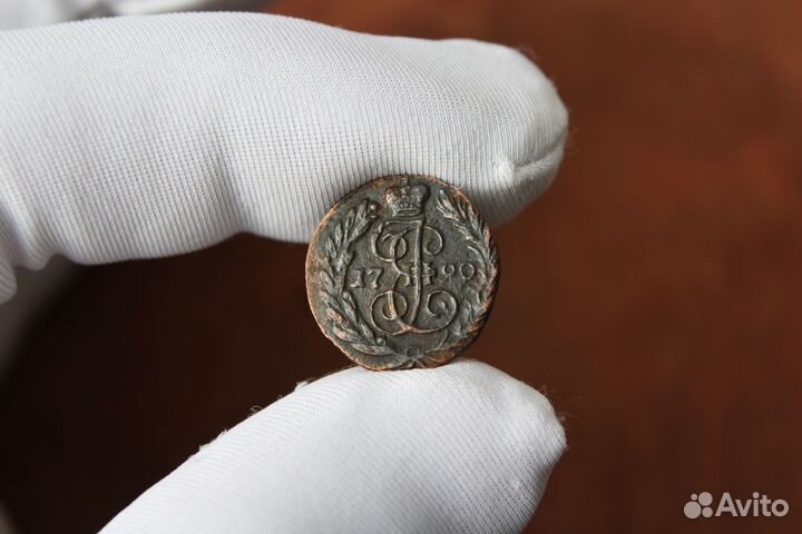 Полушка 1790 год рельеф Екатерина 2 в Твери