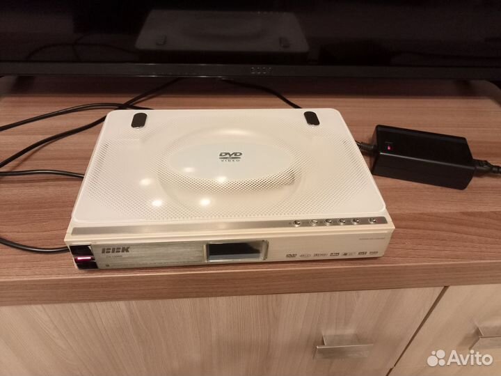 Dvd плеер BBK DK 1000S