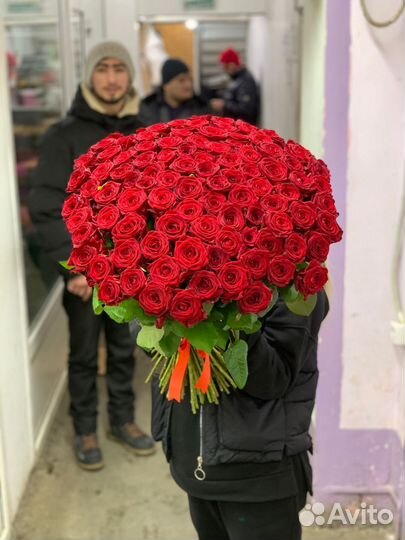 Букеты с доставкой розы 25 51 101 201 подарок