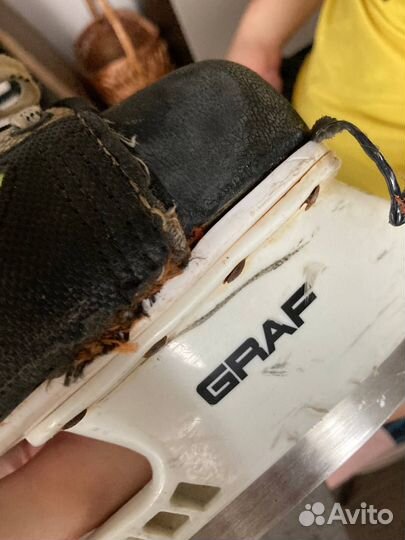 Коньки и шлем хоккейные