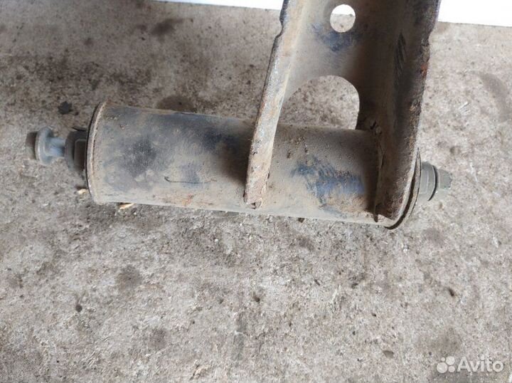 Рычаг подвески верхний передний левый