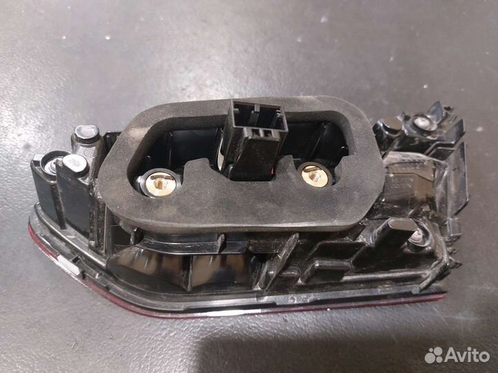 Фонарь крышки левый Polo