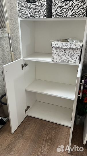 Шкаф с полками