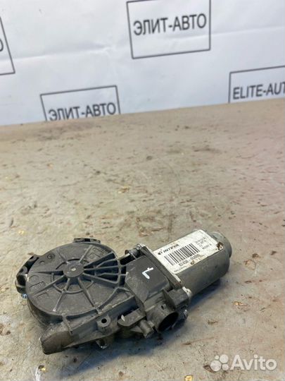 Моторчик стеклоподъемника передний левый Kia Rio 3