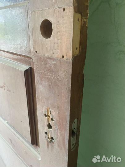 Дверь деревянная