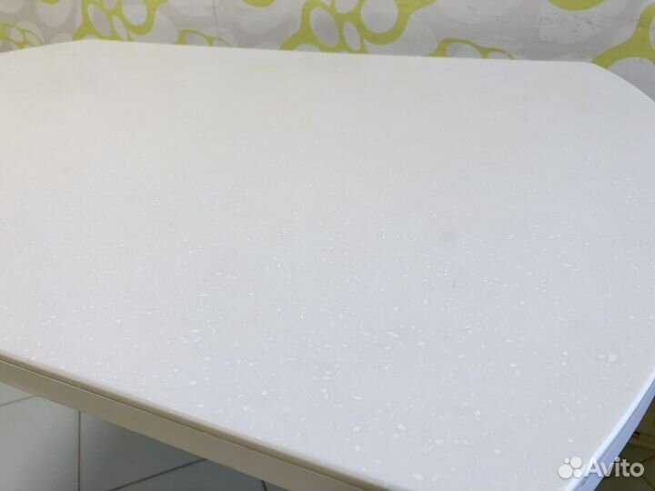 Стол обеденный из искусственного камня