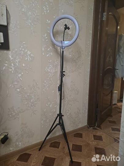 Кольцевая лампа со штативом