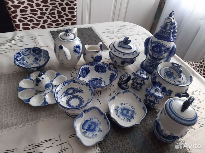 Набор столовой посуды из Гжели