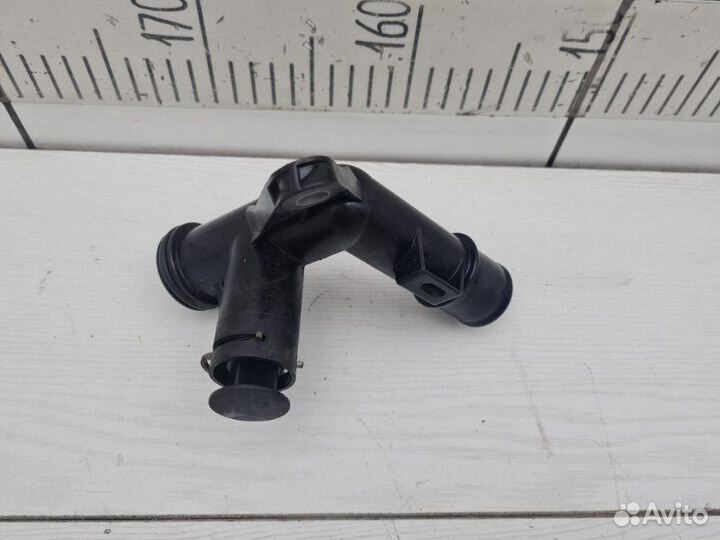 Фланец системы охлаждения Peugeot 3008 DV6C 2011