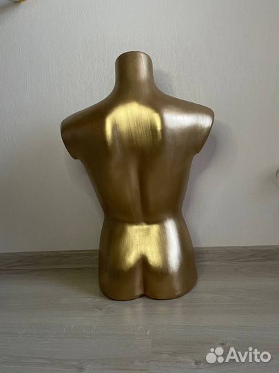 Манекен золотой