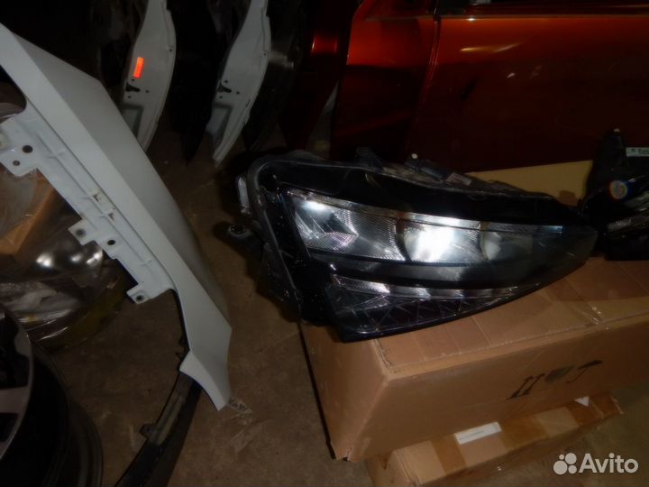 Фара правая Skoda Rapid 2020
