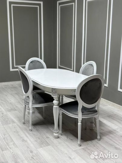 Стол и стулья в гостиную.Оплата при получении