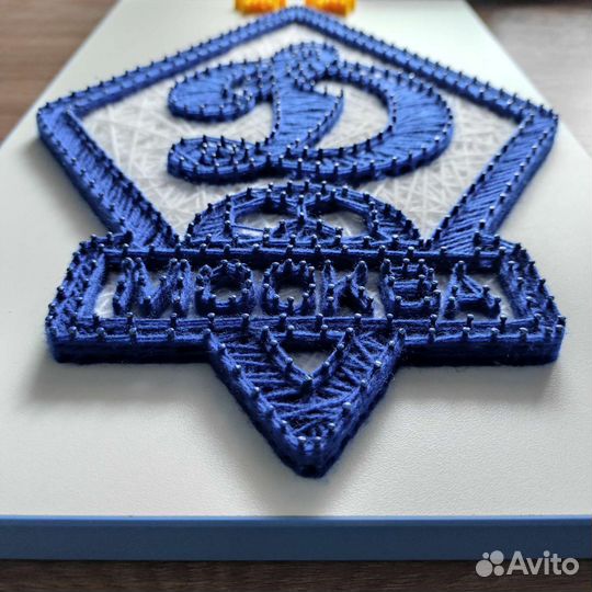 Логотип фк Динамо-Москва в технике Стринг Арт