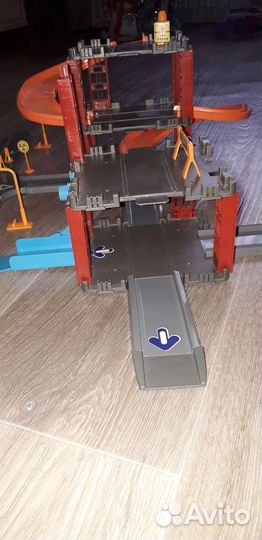 Гараж парковка игрушка