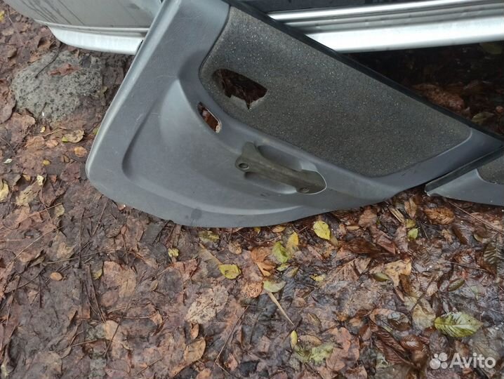 Задние Обшивки дверей hyundai accent