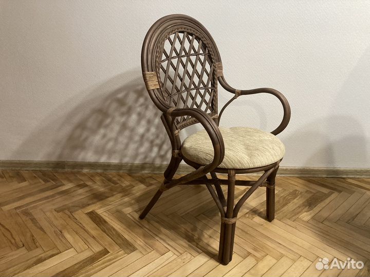 Стул из ротанга