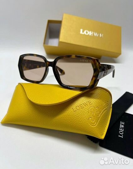 Очки солнцезащитные женские Loewe