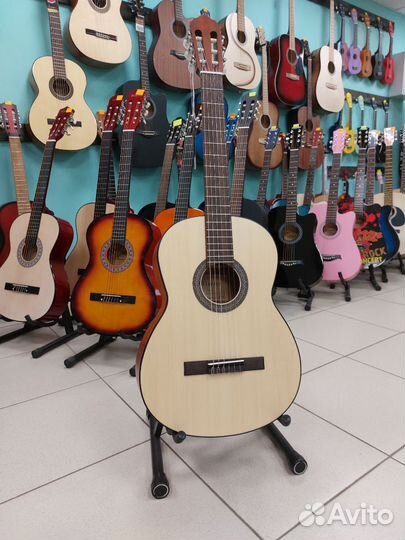 Классическая гитара 4/4 с чехлом Parkwood