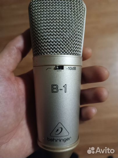 Студийный микрофон behringer B1