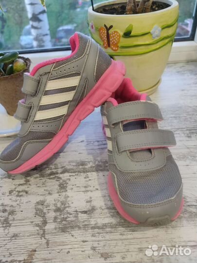 Кроссовки для девочки Adidas 30р