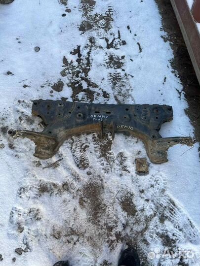 Подрамник передний Mazda Demio 2