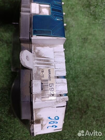 Панель приборов Mitsubishi Pajero V 6G74 2000-2006