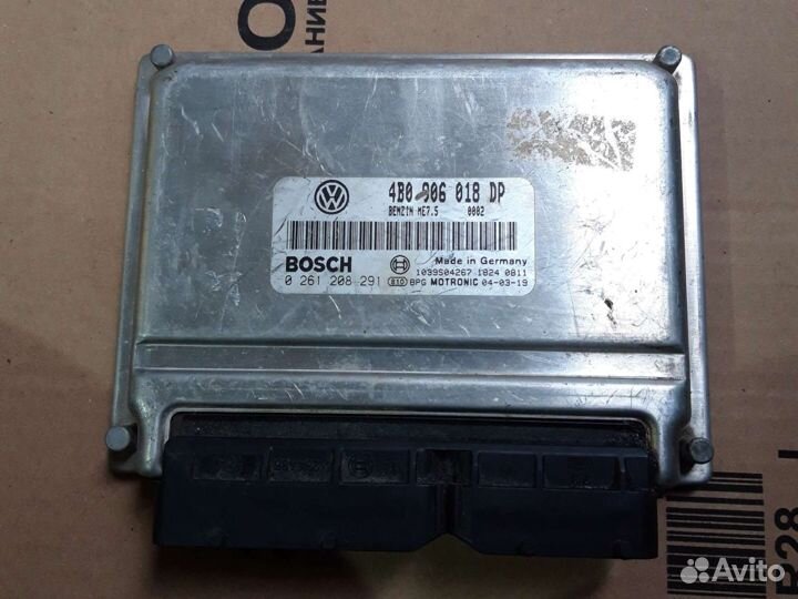 Эбу двигателя Volkswagen Passat (4B0906018DP)