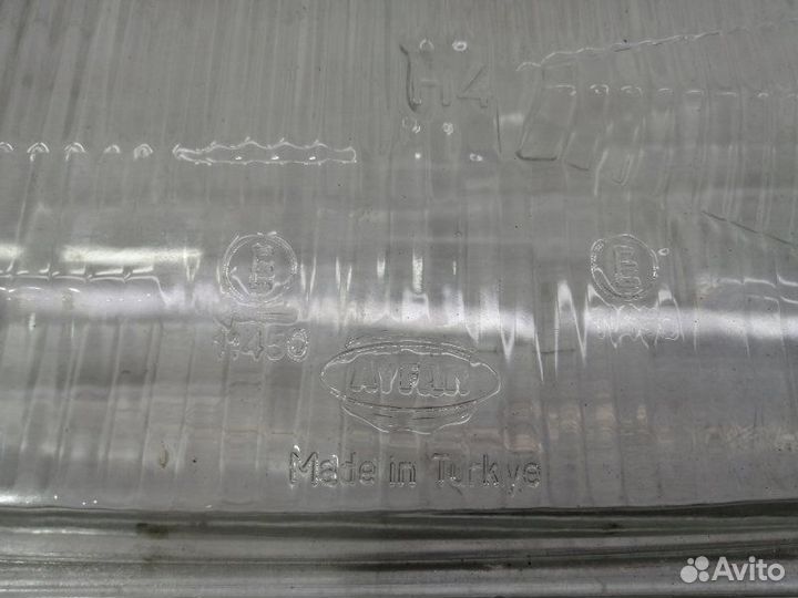 Стекло фары правое Mercedes 609 609