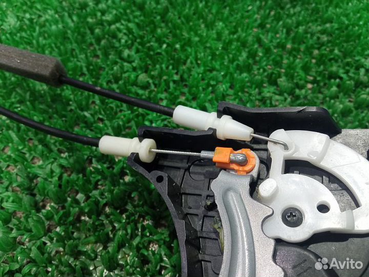 Замок двери задней правой Mitsubishi L200