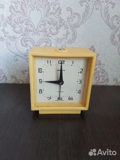 Настольные часы будильник sevani СССР