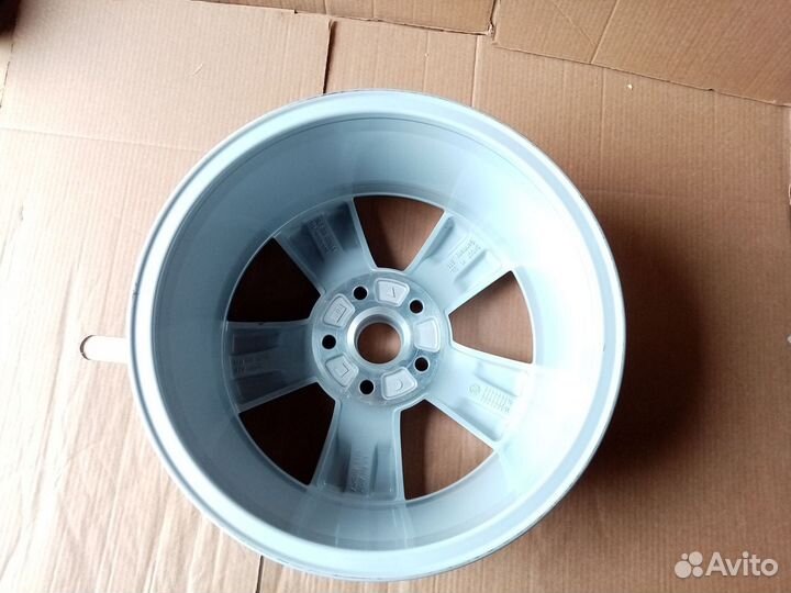 Диск R16 Skoda Yeti оригинал новый