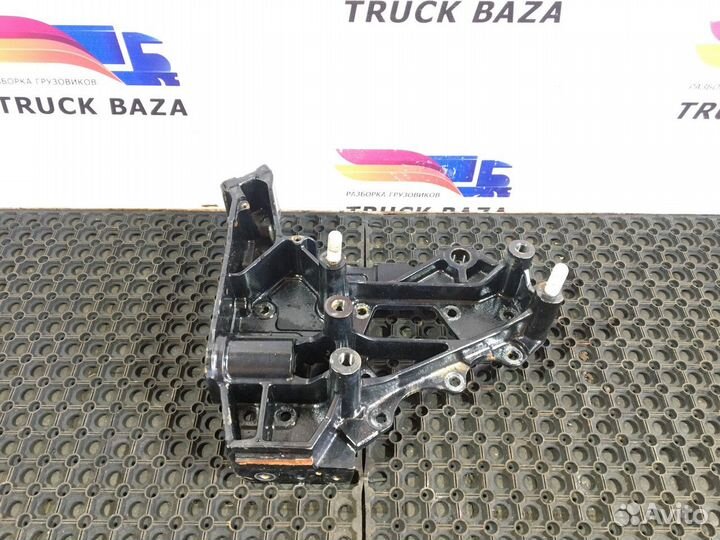 Кронштейн буксировочный левый Volvo FH