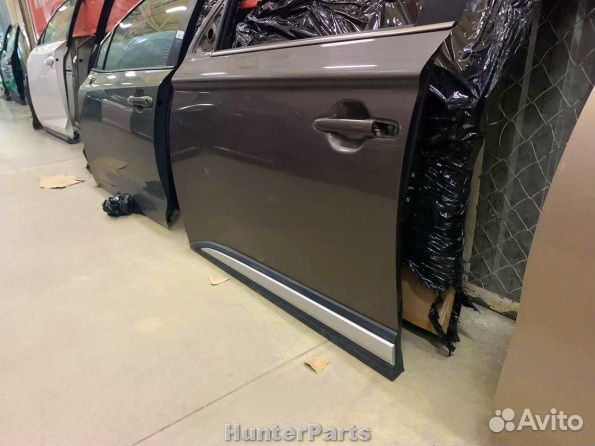 Передняя левая Дверь Mitsubishi Outlander 3