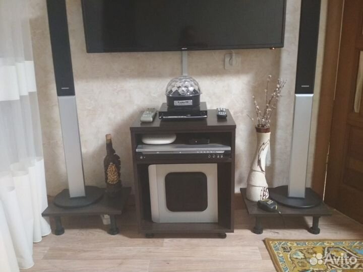 Тумба Для Аудио техники с подиумами для колонок