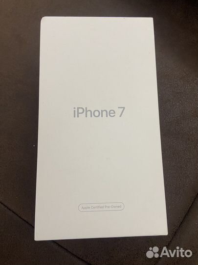 Коробка от iPhone 7