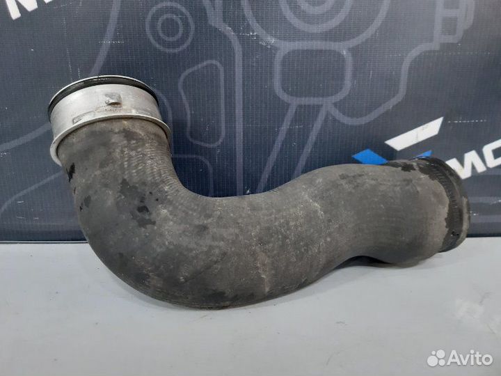 Патрубок интеркулера Volkswagen Passat Variant B6