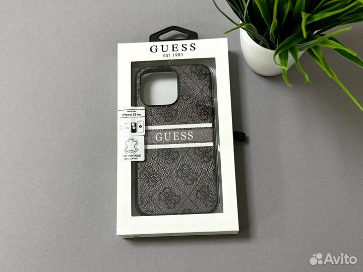 Чехол на iPhone 13 Pro Guess