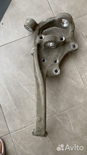 Поворотный кулак левый передний mercedes C-класс