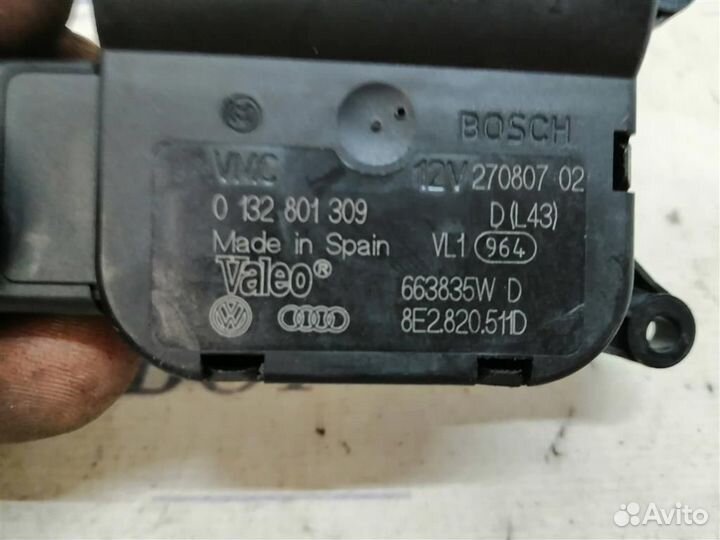 Моторчик заслонки печки Audi A4 (B7) 2004-2009