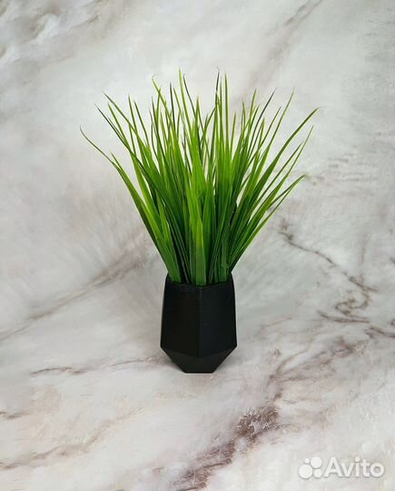 Искусственная зелень в кашпо