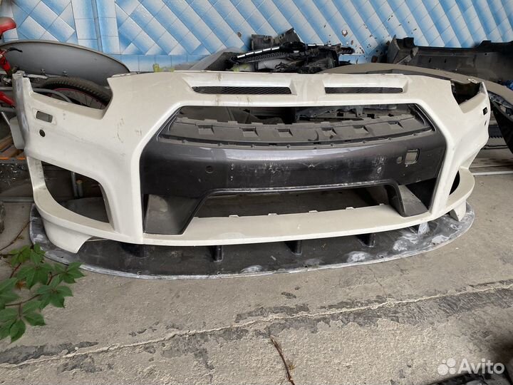 Передний Бампер со сплиттером на nissan GT-R r35