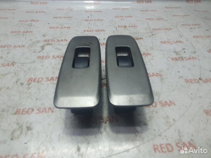 Кнопка стеклоподъемника Mitsubishi Pajero 3 V78W