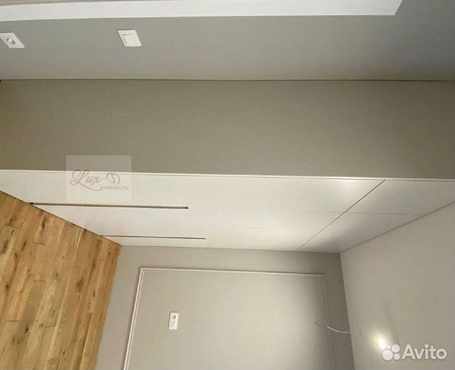 Шкаф белый, темный