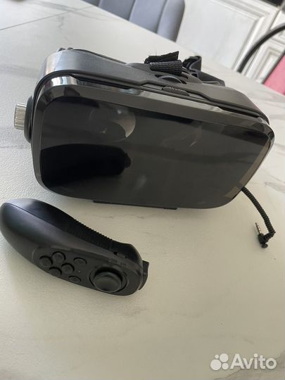 Очки виртуальной реальности с пультом