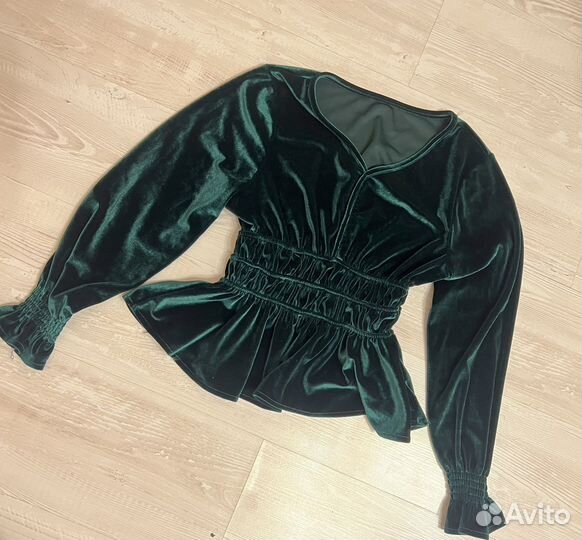 Бархатная изумрудная кофта