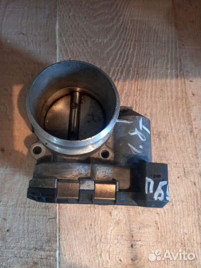 Дроссельная заслонка Пассат Б5 1.8 т 06B133062M