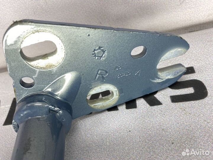 Петля крышки багажника правая Audi A4 B8 caga 2.0