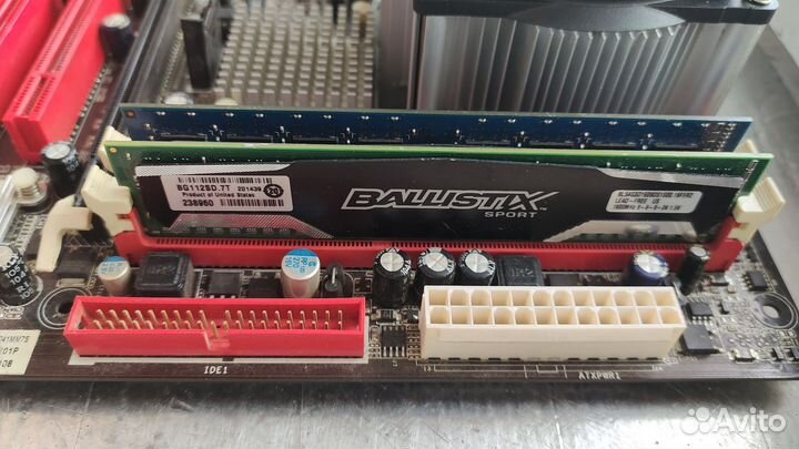 Материнская плата с процессором и памятью