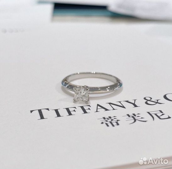 Золотое кольцо Tiffany 4.4 гр 0.3 ct