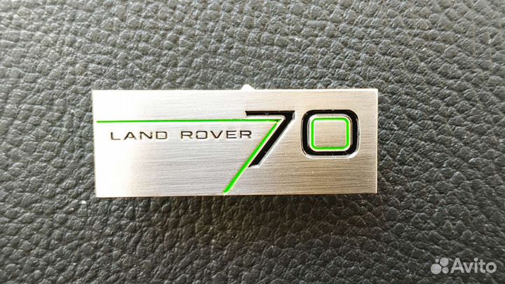 Значок Land Rover 70 years